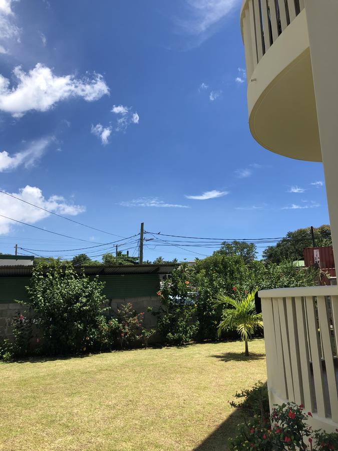 Flower Garden Self-catering Apartment Beau Vallon (Mahe)