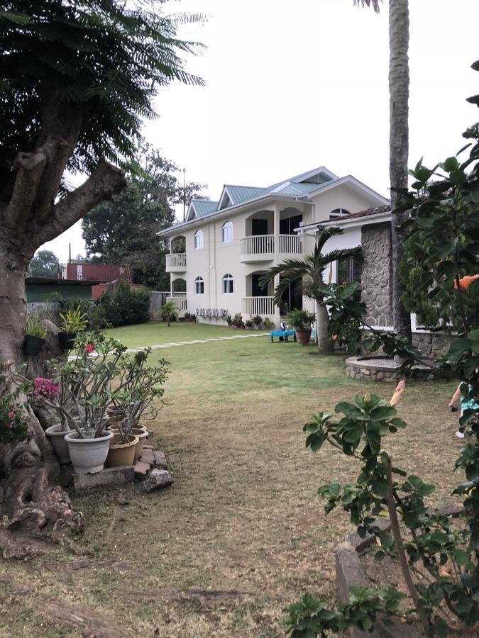 Апартаменты Flower Garden Self-catering